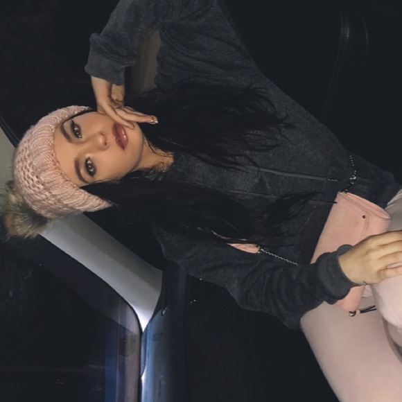 Meet your Posher, Clarissa - Picture 1 of 1